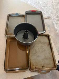 lot 1028 image: Cookie Sheets 9 x 13 & Angel Food Baking Pan-- K