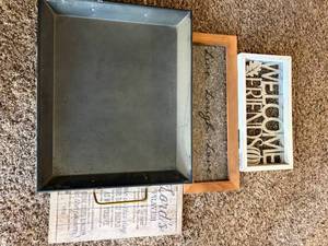 lot 1054 image: TV Tray & 3 Pictures-- DR