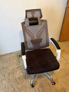 lot 1067 image: Office Chair-- BR1