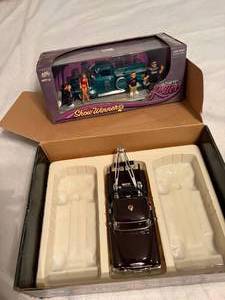lot 1074 image: Collectible Pickup Truck Toys x 2 (1955 & 1951 Chevy)-- BR2