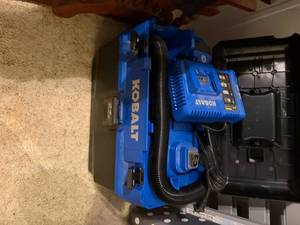 lot 1089 image: Kobalt Shop Vac Battery & Charger-- BR2