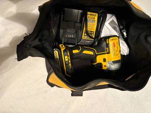 lot 1095 image: Dewalt 20V Corless Drill in Bag-- BR2
