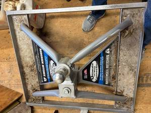 lot 1108 image: Andersen 5th Wheel Hitch-- WW