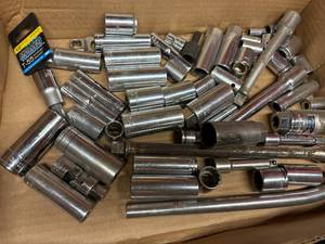 lot 1146 image: Sockets-- Shop