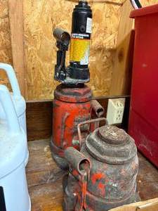 lot 1148 image: Bottle Jacks-- Shop
