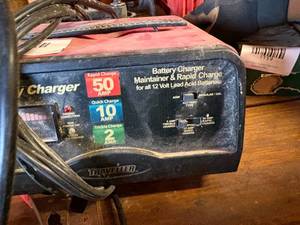 lot 1160 image: Battery Charger-- WW