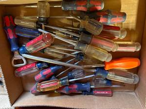 lot 1173 image: Flat of Screwdrivers-- CS