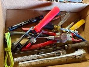lot 1175 image: Screwdrivers & Ratchets-- CS