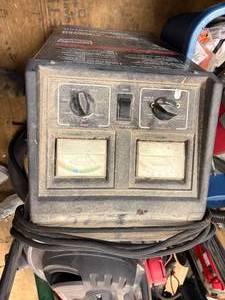lot 1187 image: Century Battery ChargerTester-- CS