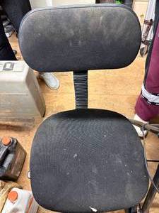 lot 1195 image: Office Chair-- CS