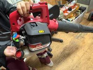 lot 1216 image: Troy Bilt 2cycle Leaf Blower-- ShopEW