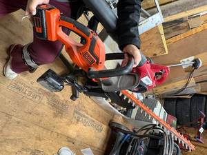 lot 1217 image: Black & Decker Cordless Trimmer-- ShopEW