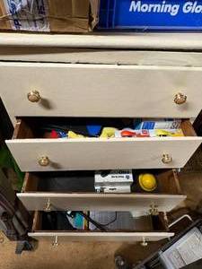 lot 1220 image: 4 Drawer Dresser & Contents-- ShopEW