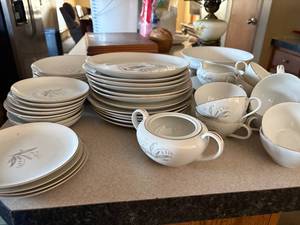 lot 1260 image: Kaysens Fine China Japan Set (Golden Rhapsody)-K