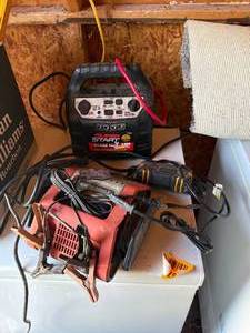 lot 1270 image: Super Start Power Pack & Battery Charger- S