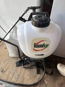 lot 1271 image: Backpack Roundup Sprayer & Spray-- S