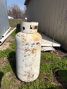 lot 1297 image: Large Propane Bottle 40 lbs -- Outside S
