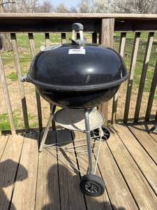 lot 1303 image: Weber Charcoal Grill-- D