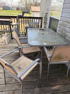 lot 1305 image: Patio Table w x5 Chairs-- D