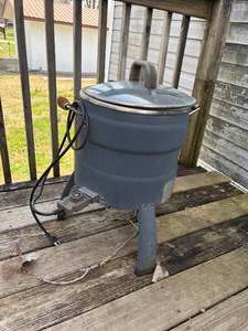 lot 1306 image: Butterball Turkey Fryer-- D
