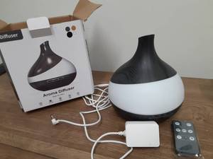 lot 17258 image: Modern Essential Oil Aroma Diffuser with Remote - Retail $25