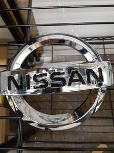 lot 17412 image: Nissan Front Grille Emblem Badge Logo - Retail $35
