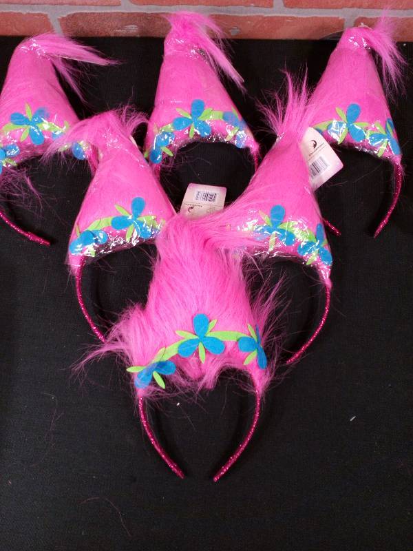 lot 1 image: DreamWorks Trolls Headbands
