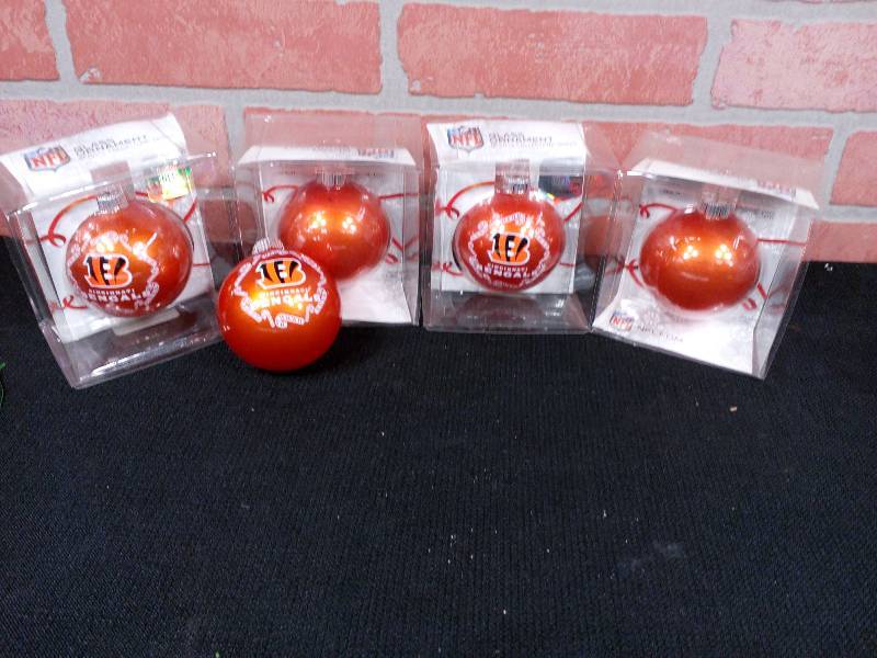 lot 42 image: NFL Cincinatti Bengals Collectable Glass Ornaments