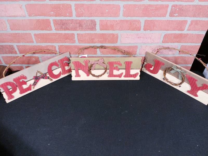 lot 45 image: Trim-A-Home Peace Joy Noel Signs For The Home