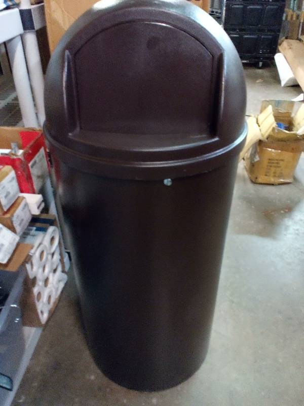 lot 67 image: Rubbermaid Round Commercial Trash Can