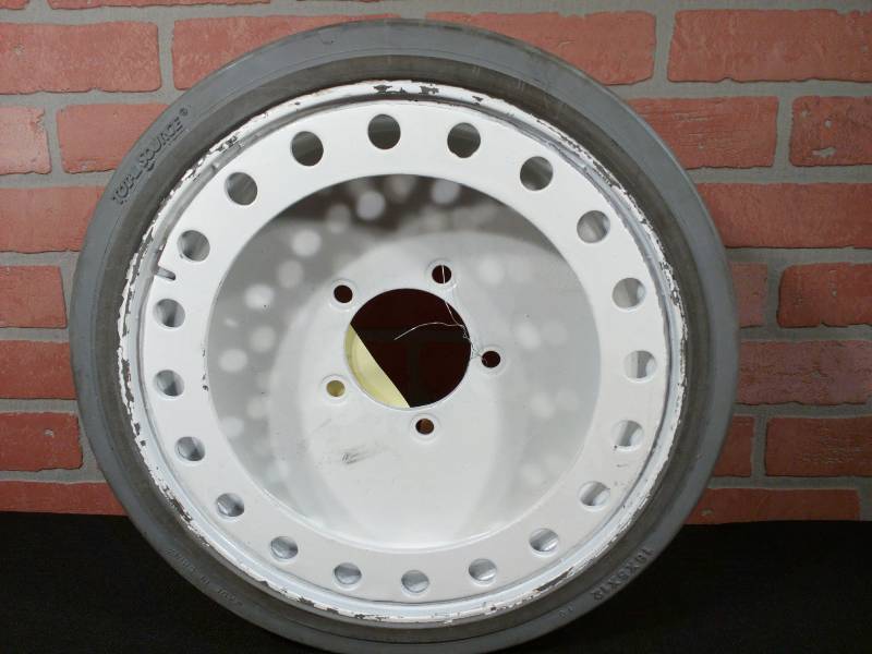 lot 98 image: 5-Hole Mould On Wheel (NM-Ribbed)