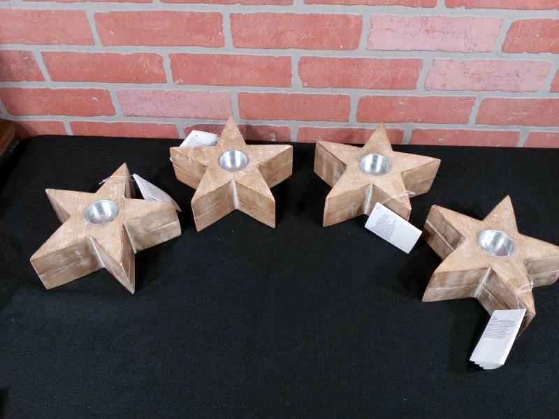 lot 101 image: Mango Wood Star Tealight Holders