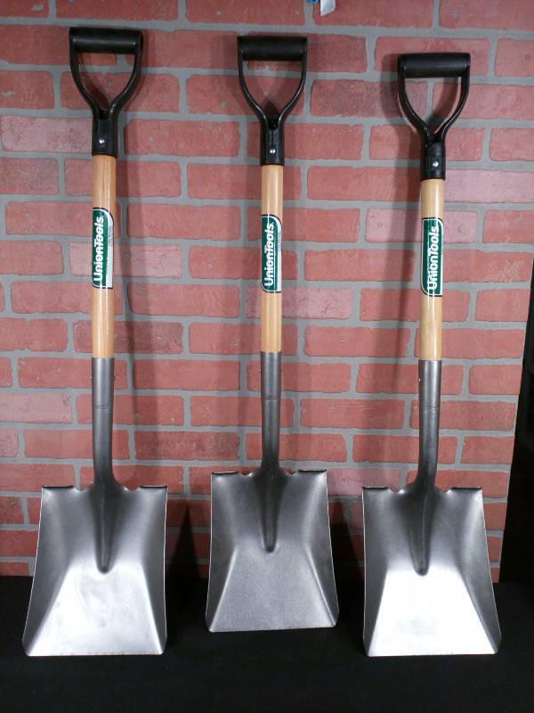 lot 104 image: Union Tools Square Head Shovels