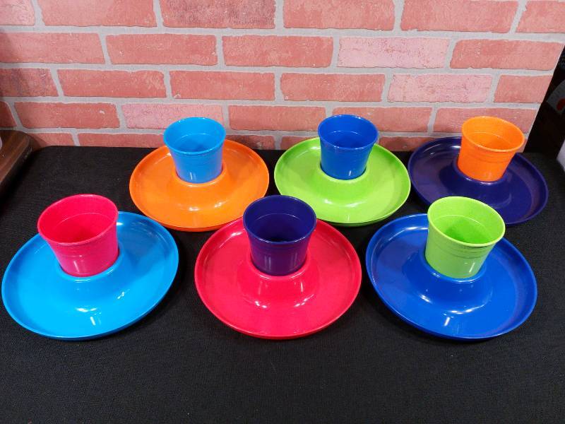 lot 105 image: Great Plate Food Beverage Plates & Cups