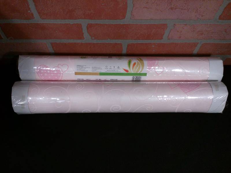 lot 169 image: Childrens Pink Heart Wallpaper Rolls, Non-Woven