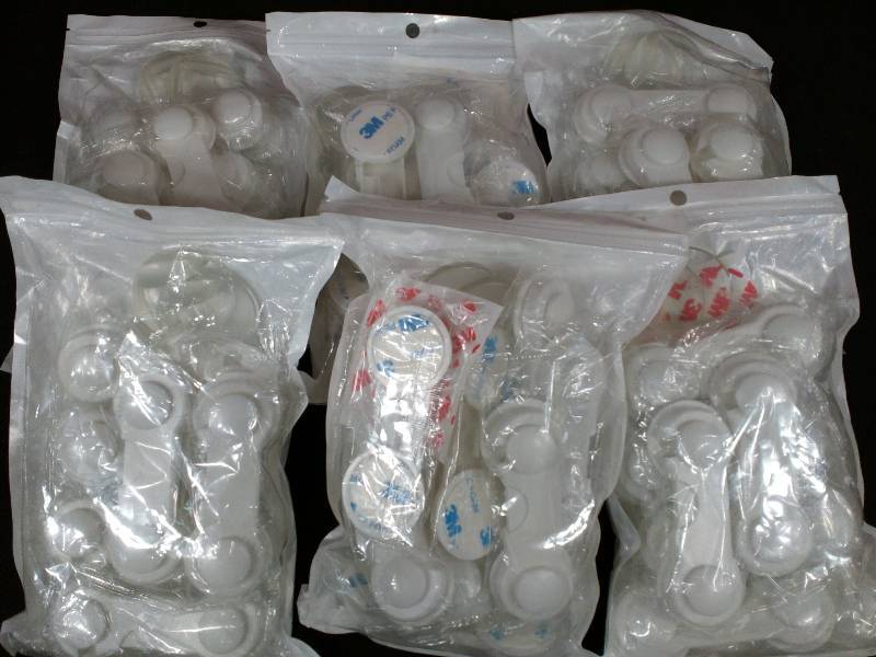 lot 200 image: Yoo Foss 10-Piece Set Adhesive Latches & 2 Corner Bumpers