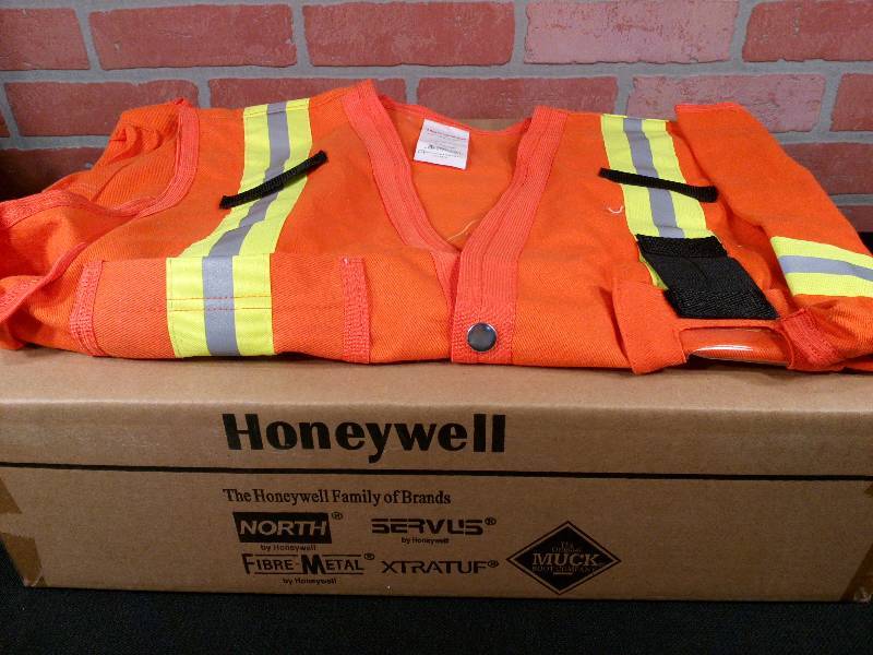 lot 209 image: Honeywell 100% Cotton Orange Safety Vests - High Vis