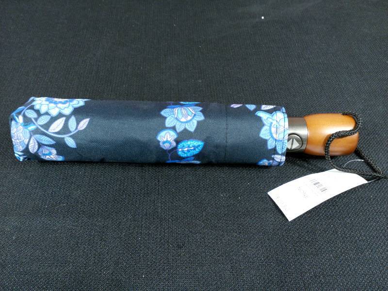 lot 225 image: LOFT Standard Umbrella