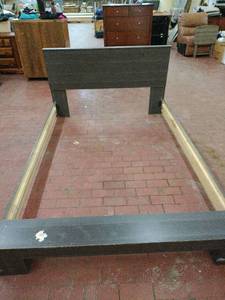 lot 25199 image: Ashley B172-95 Queen Platform Bed Frame - Warm Gray
