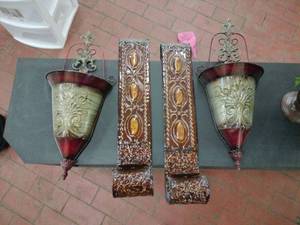 lot 25216 image: Miscellaneous Wall Home Decor -