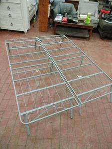 lot 25222 image: Split King Foldable Bed Frame