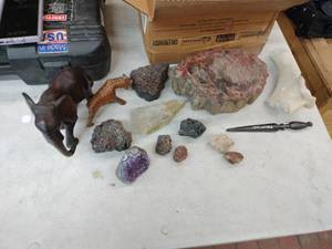 lot 25237 image: Lot of Decorative Minerals and Statues