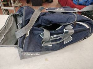 lot 25239 image: Under Armour Storm duffle bag -