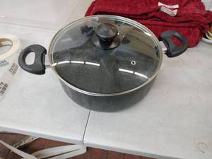 lot 25279 image: Black Non-Stick Stock Pot -