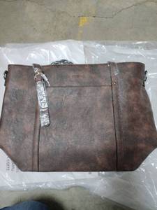 lot 2087 image: Cluci Shoulder Bag