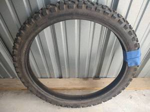 lot 17 image: New Maxxis 275-21 Motorcycle Off-Road Tire