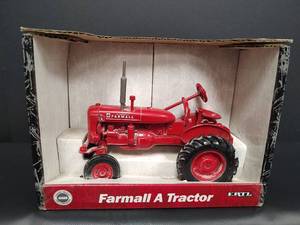 lot 200 image: ERTL McCormick Farmall A Tractor Model 116 Scale Die Cast in Original Box