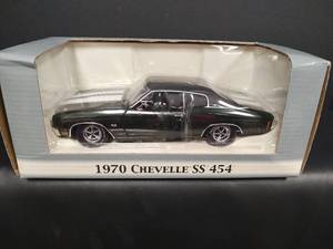 lot 202 image: 1970 Chevelle SS 454 Die-Cast Model Car 124 Scale