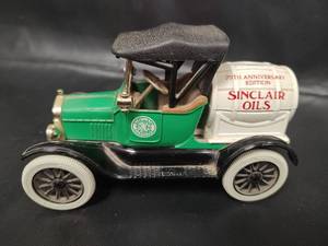 lot 207 image: Sinclair Oils 75th Anniversary 1918 Ford Model T Tanker Toy