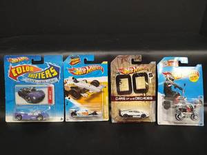 lot 220 image: Hot Wheels Color Shifters Collection Bundle and More